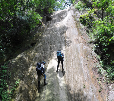 Jen and Luca rappelling